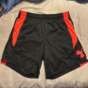 Under Armour Basketball Shorts
Black and neon orangey pink
Medium